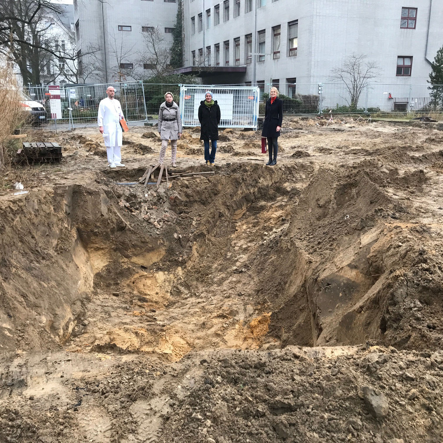 Krater nach Bombenentfernung