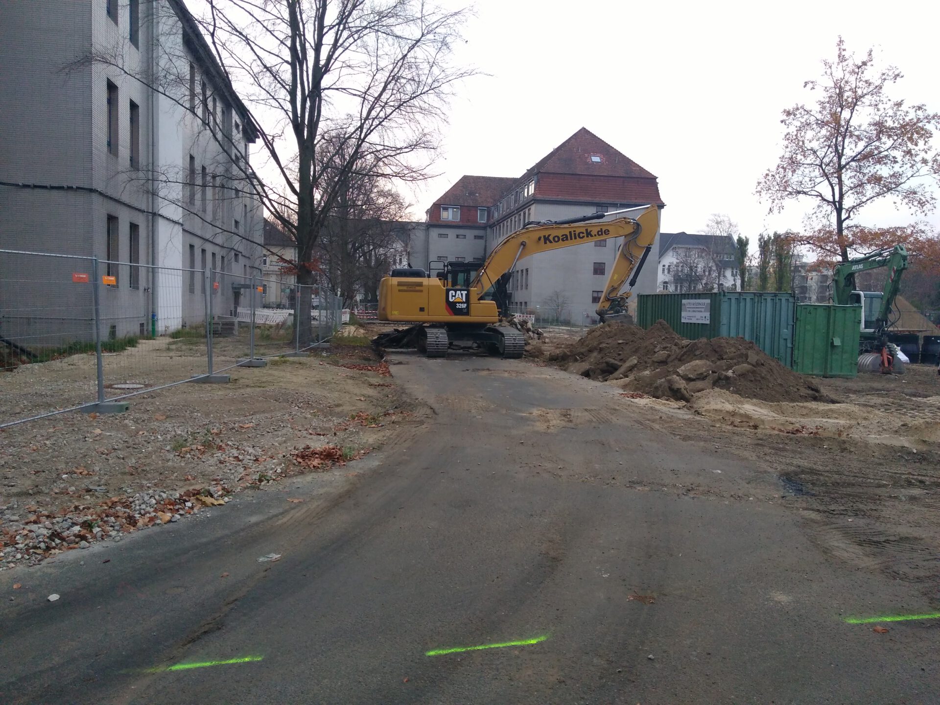 Blick auf Rückbau Umfahrung mit Baufahrzeug